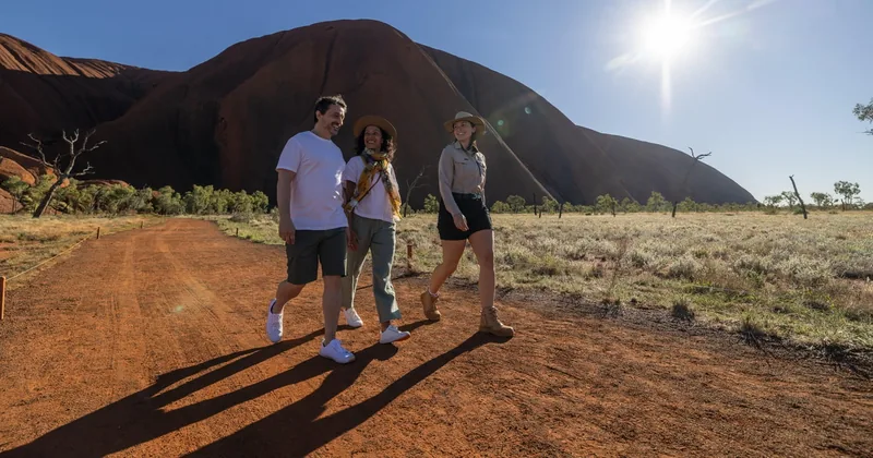 Uluru Base Walk: geführte Tour in der Kleingruppe